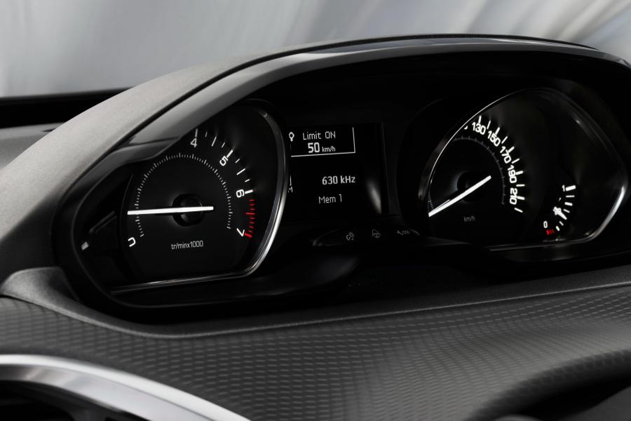  Peugeot 208 3-Door 2015 года  (фото 3 из 15)